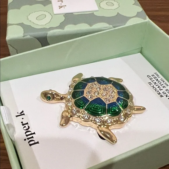 Piper K | Turtle Brooch - Picture 6 of 10
